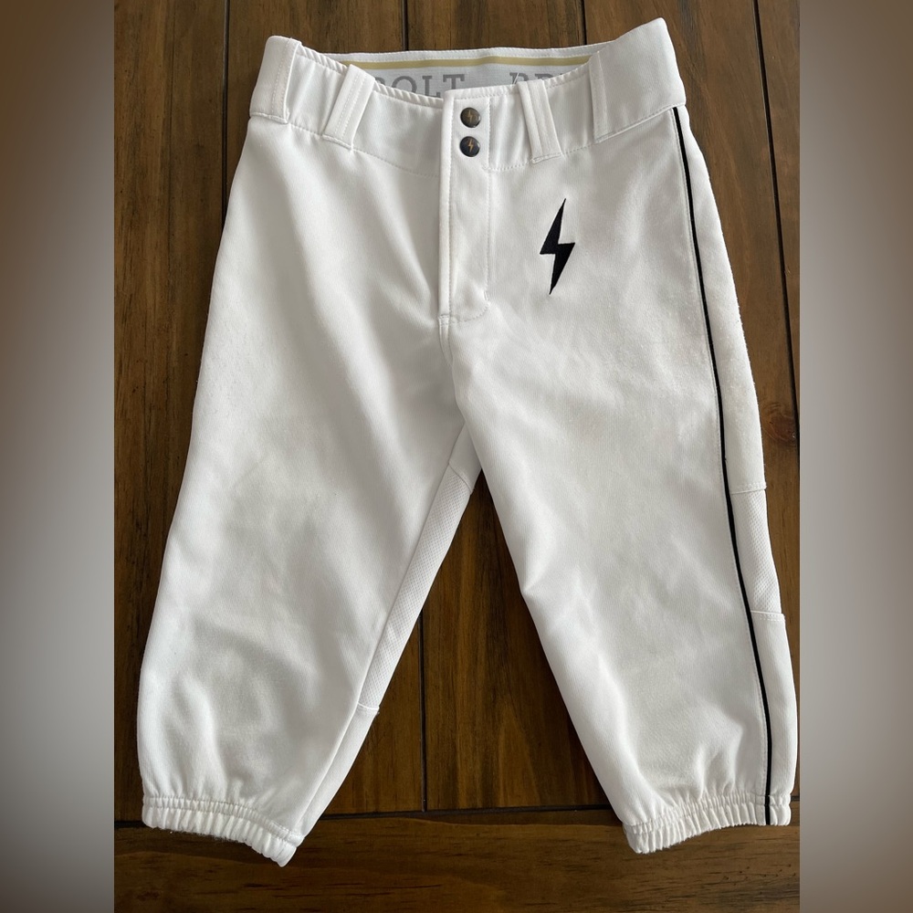 Boys Bruce Bolt Knickers
White with black piping 
YL/26
Great condition